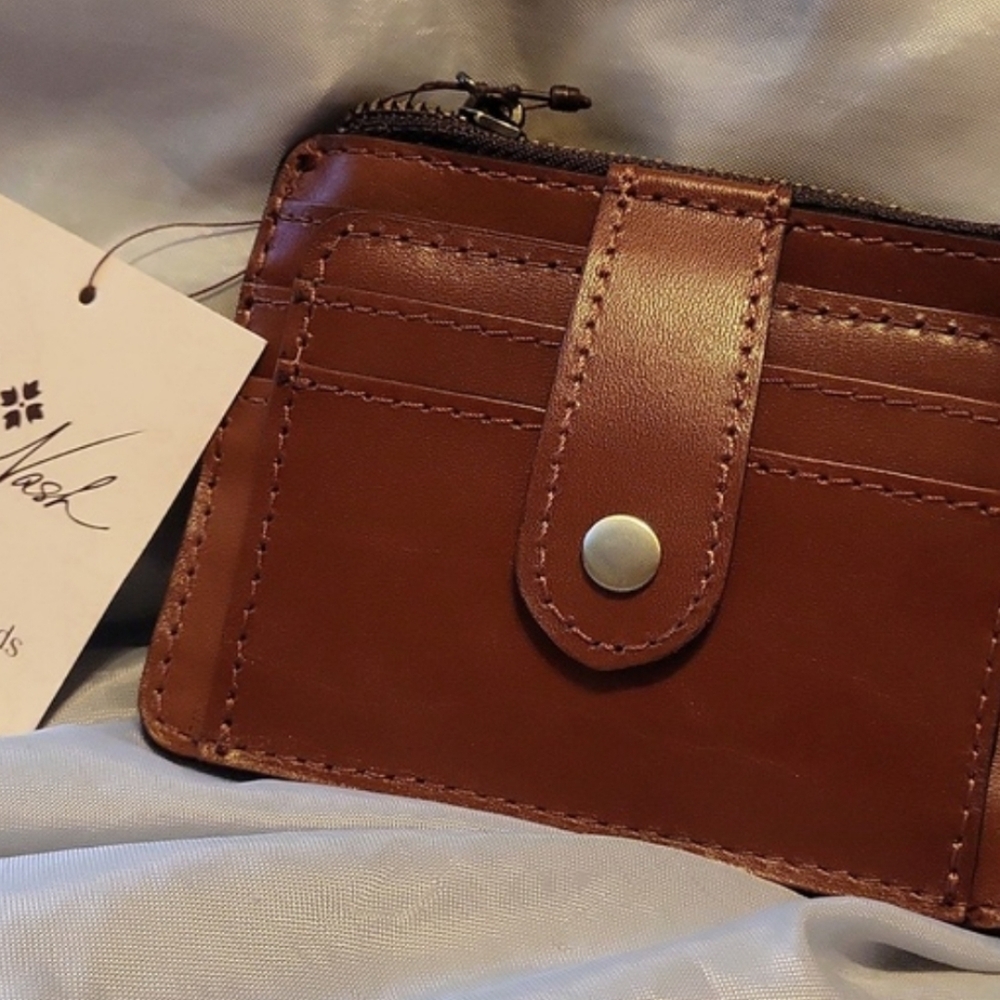Patricia Nash cassis ID case BNWT tan HERITAGE